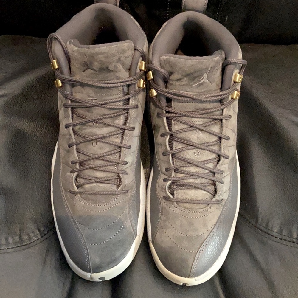 Air Jordan 12 Retro Dark Grey size 12 like new.